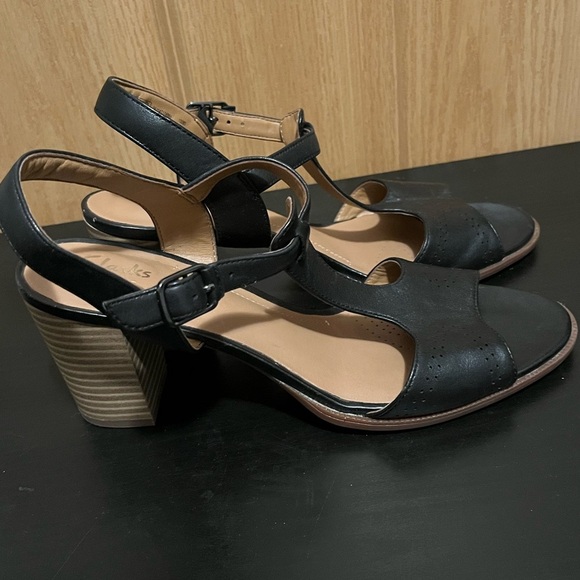 Women's Clark's Black Ciera T Strap Leather Sandals 9M - Picture 4 of 16
